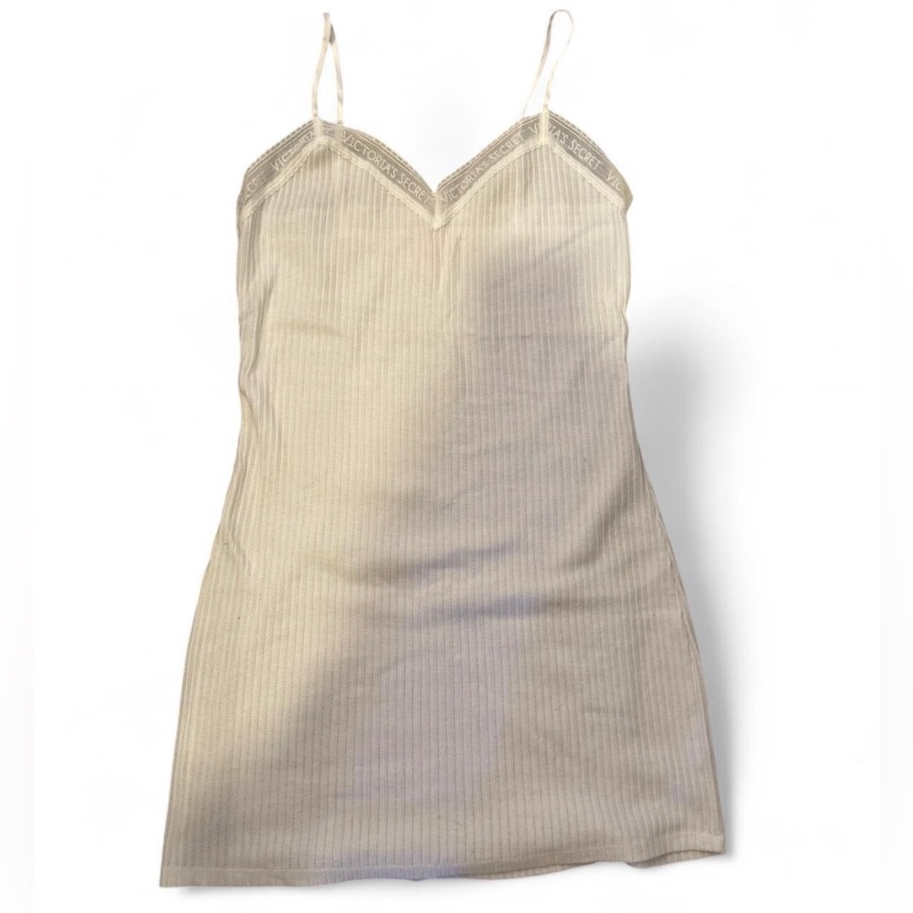 victoria’s secret white nightgown